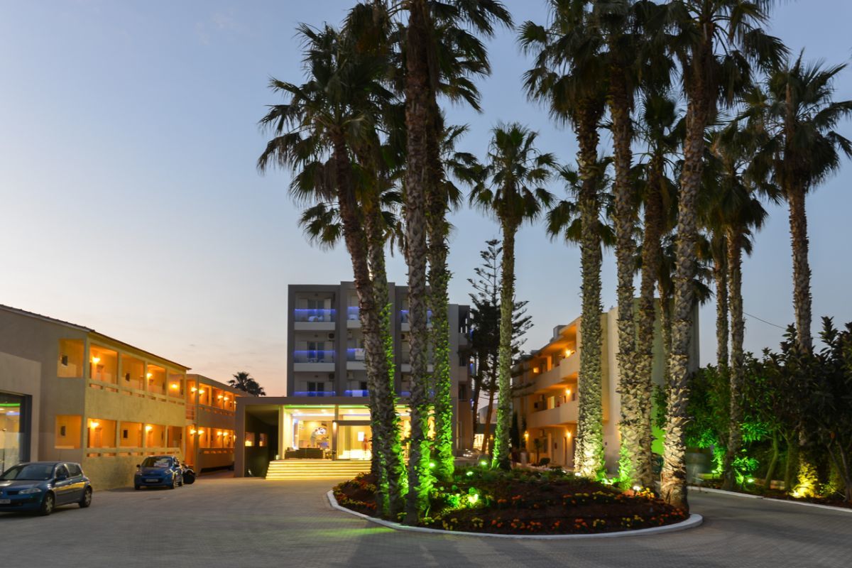 Carolina Mare Hotel มาเลีย ภายนอก รูปภาพ