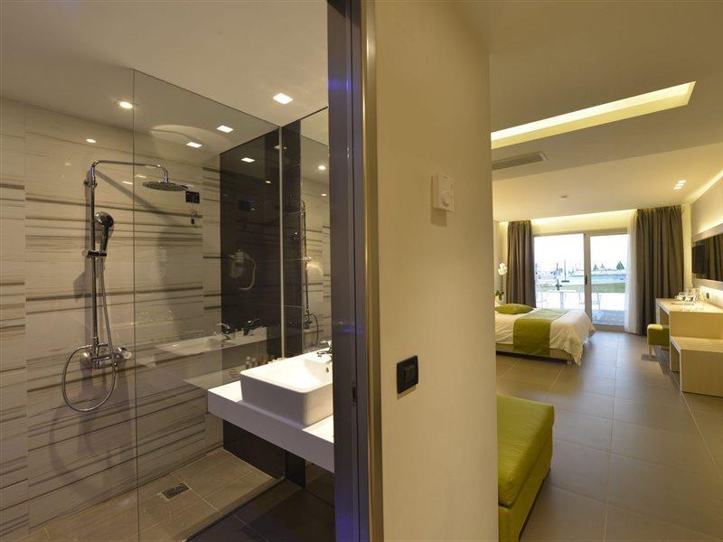 Carolina Mare Hotel มาเลีย ภายนอก รูปภาพ